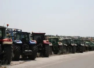 Λάρισα: Bγαίνουν τα τρακτέρ στους δρόμους