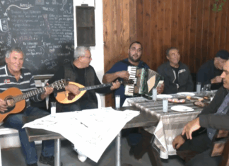 Πήραν φωτιά τα καζάνια που ετοιμάζουν το περίφημο τσίπουρο στα χωριά του Τυρνάβου (βίντεο)