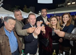Γιορτή τσίπουρου στον Τύρναβο: “Το τσίπουρο είναι μνήμη, παράδοση, παρέα και πολιτισμός” (ΦΩΤΟ)