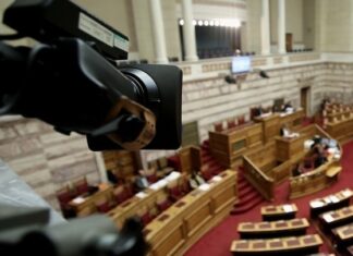 Στη Boυλή νέα ποινική δικογραφία για τα Τέμπη – Ποιους αφορά