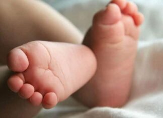 Λάρισα: «Μας είπαν ότι έπαθε εισρόφηση τη νύχτα και ανακοπή» – Τι λέει συγγενής του βρέφους που πέθανε