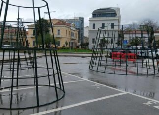 Βόλος: Στήνεται το ψηλότερο χριστουγεννιάτικο δέντρο της Ελλάδας – Πυρετώδεις προετοιμασίες για τη “πρωτεύουσα των Χριστουγέννων”