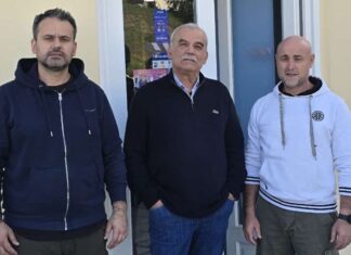 Προσφορά ρούχων στο Κοινωνικό Παντοπωλείο Λάρισας
