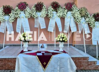 Αγγελική Νικολούλη: Συγκίνηση στo τελευταίο «αντίο» στη μητέρα της – ΦΩΤΟ