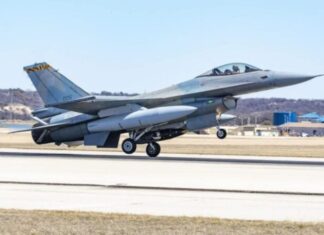 Χαμηλή διέλευση ενός F16 πάνω από τον ουρανό της Καρδίτσας την Τετάρτη