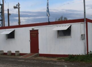 Οι ξεχασμένοι σεισμόπληκτοι των Γρεβενών: «Δέχτηκαν πως η ζωή τους θα είναι σε κοντέινερ από το 1995» – Η μετεγκατάσταση που παραμένει στα χαρτιά