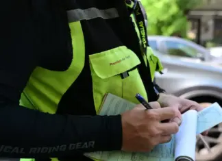 Γνωστός επιχειρηματίας έτρεχε με 216 χιλιόμετρα την ώρα