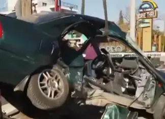Τροχαίο με δύο νεκρούς από πλαγιομετωπική σύγκρουση – Η πόρτα του ενός αυτοκινήτου εκτοξεύτηκε μέτρα μακριά