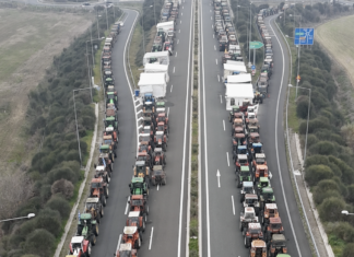 Με τα τρακτέρ στην άκρη, να ληφθούν μέτρα ασφαλούς διέλευσης των εκδρομέων μέσα από τα μπλόκα καλούν την κυβέρνηση