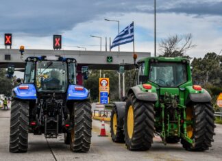 Λάρισα: Σκέψεις για μετακίνηση τη Δευτέρα στις σήραγγες Τεμπών από τα τρακτερ του μπλόκου της Νίκαιας