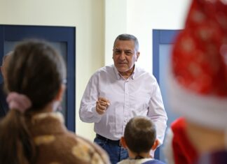 Ο Κουρέτας άκουσε κάλαντα από μαθητές και τα μέλη της Χορωδίας του Πολιτιστικού Κέντρου της Δ.Ε.Η