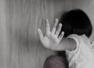 Αυτός είναι ο 20χρονος θείος και ο 40χρονος συντρόφος του που ασελγούσαν στα 2 ανήλικα ανίψια του – ΦΩΤΟ