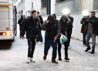 ΟΠΕΚΕΠΕ: Ελεύθεροι με όρους 2 από τους κατηγορούμενους – Τι υποστήριξαν πατέρας και γιος στις απολογίες τους