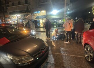 Μεγάλη αναστάτωση σε Τροχαίο στην Λάρισα: Τραυματίστηκε ντελιβεράς – Συγκρούστηκε με αυτοκίνητο στην Ηρώων Πολυτεχνείου – ΦΩΤΟ