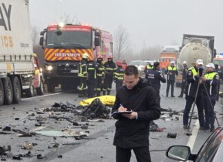 Εικόνες – σοκ από το τροχαίο στη Ρουμανία – Άμορφη μάζα το βαν με τους φιλάθλους του ΠΑΟΚ!