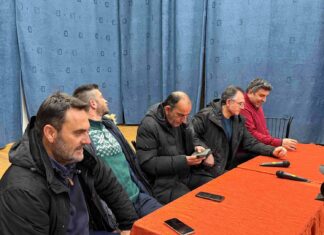 Ξεκίνησε η σύσκεψη του μπλόκου της Νίκαιας – Αποφασίζεται το μέλλον των κινητοποιήσεων (φώτο)