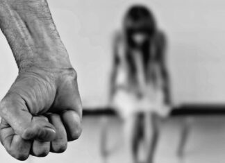 Ανήλικος μπήκε μπροστά για να σώσει τη μητέρα του: Οικογενειακή κόλαση σε σπίτι