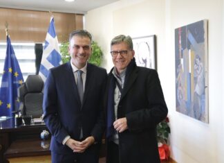 Χαμόγελα και ευχές στο Δημαρχείο Λάρισας – Πλήθος κόσμου ευχήθηκε στον Θανάση Μαμάκο για την ονομαστική του εορτή