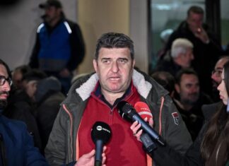 Μπλόκο Νίκαιας: Απομακρύνουμε τα τρακτέρ, αλλά εξετάζουμε συλλαλητήριο στην Αθήνα – Θα περάσουμε από το κέντρο της Λάρισας