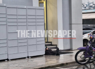 Συναγερμός για άνδρα που βρέθηκε πεσμένος στο πεζοδρόμιο – Στο σημείο ασθενοφόρο του ΕΚΑΒ