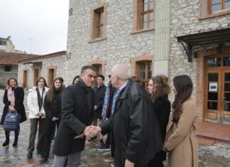 Πήραν συνέντευξη από το Δήμαρχο – Μαθητές και μαθήτριες του Πρότυπου ΓΕΛ Λάρισας – ΦΩΤΟ