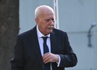 Γιώργος Παπαδάκης: «Είχε πολύ σοβαρά θέματα με το αναπνευστικό του», λέει ο προσωπικός γιατρός του