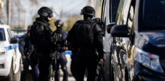 Τι λέει η Αστυνομία για το μαχαίρωμα και την απόπειρα ανθρωποκτονίας σε μπαρ στην Λάρισα – Κλωτσιές στους αστυνομικούς