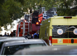 Συναγερμός: Άνδρας απειλεί να πέσει από κτίριο