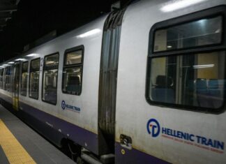Τέμπη: Οργή συγγενών των θυμάτων για τη νέα σύμβαση με τη Hellenic Train