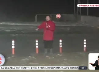 Το τερμάτισε ρεπόρτερ στη Ραφήνα: Τον «χτυπάει» το κύμα αλλά συνεχίζει ακάθεκτος (vid)