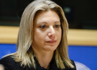 Καρυστιανού από Λάρισα: Ζητά να γίνει αλλού η δίκη για τα Τέμπη