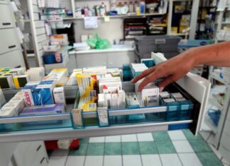 Το παίρνουμε όλοι χωρίς ιατρική συνταγή – Μεγάλος κίνδυνος: «Καμπανάκı» από τους γιατρούς για αυτό το παυσίπονο