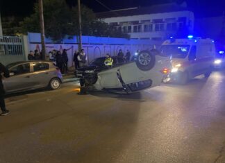 Δείτε φωτογραφίες: Θεαματικό τροχαίο στη Λάρισα- αναποδογύρισε ΙΧ έπειτα από σύγκρουση με άλλο και σερνόταν με τον ουρανό