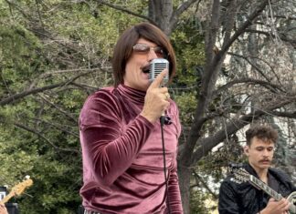 Ξεσήκωσε τους Λαρισαίους στην Κεντρική Πλατεία ο Τόνι Σφήνος σε ένα ανεπανάληπτο πάρτι – ΦΩΤΟ/ΒΙΝΤΕΟ