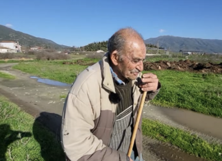 94χρονος από χωριό της Λάρισας αντέχει ακόμα – H απόδειξη πως όταν αγαπάς δεν εγκαταλείπεις ποτέ