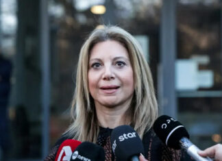 Τέμπη – Καρυστιανού: Ζητά την κλήση Μπακαΐμη στη δίκη για τα “εξαφανισμένα” βίντεο