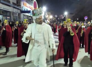 Ξεκίνησε: Δείτε ζωντανά την μεγάλη καρναβαλική παρέλαση στον Τύρναβο