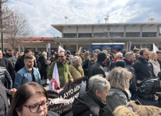 Λάρισα: Έφτασαν στον ΟΣΕ οι Λαρισαίοι – Ολοκληρώθηκε η ειρηνική πορεία (φώτο – βίντεο)