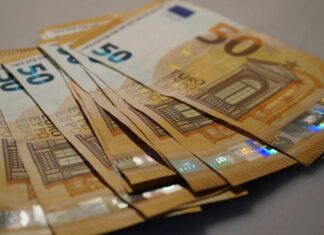 Συναγερμός στα μέρη μας: 60χρονη κυκλοφορεί με πλαστά χαρτονομίσματα των 100 ευρώ