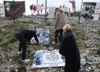 Τέμπη: «Όσο αναπνέω θα παλεύω για να μπουν φυλακή όσοι φταίνε» – Συγκλονίζει από την Λάρισα η Άλμα Λάτα που έχασε την κόρη της