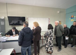 Σήμερα το ΠΑΣΟΚ ψηφίζει: εσωκομματικές κάλπες για τους 4.000 συνέδρους-αθρόα προσέλευση στη Λάρισα (ΦΩΤΟ)