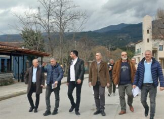 Οργή δημάρχων Αγιάς, Τεμπών, Τυρνάβου και πορεία διαμαρτυρίας ενάντια στο κλείσιμο καταστημάτων ΕΛΤΑ (φώτο)