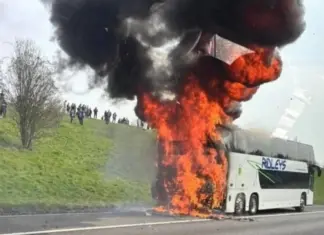 Λεωφορείο γεμάτο οπαδούς ομάδας ποδοσφαίρου τυλίχθηκε στις φλόγες – Δυστυχώς…