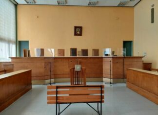 «Στα μαχαίρια» δυο αδέρφια για ένα οικογενειακό οικόπεδο – Πώς κατέληξαν στο Αυτόφωρο