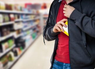 Ληστής χτύπησε με σουγιά πελάτη μάρκετ – Αύριο η απολογία του 54χρονου