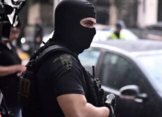 Λάρισα: Έφοδος και συλλήψεις του Ελληνικού FBI στη Γιάννουλη ύστερα από καταγγελία γνωστού επιχειρηματία