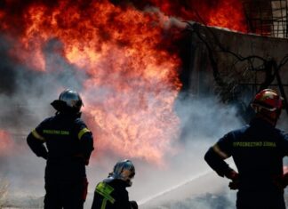 Φωτιά σε σπίτι στη Νεάπολη – Μεγάλη κινητοποίηση της Πυροσβεστικής (φωτο)