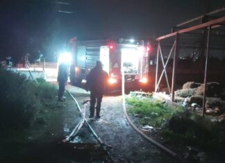 Φωτιά στη Νεάπολη – Δείτε εικόνες