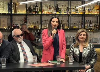Λάρισα : Το ΠΑΣΟΚ αναζητά βηματισμό εξουσίας μέσα από το συνέδριο