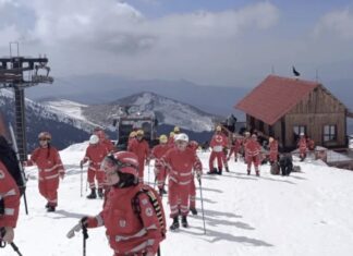Λάρισα: Εκπαίδευση επιβίωσης και διάσωσης του Ερυθρού Σταυρού στις χιονισμένες πλαγιές του Ολύμπου / ΦΩΤΟ-ΒΙΝΤΕΟ